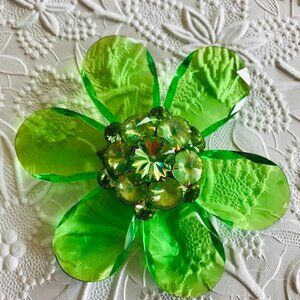GORGEOUS! Flower Power Huge Green Lucite Flower Brooch! 4 inches!